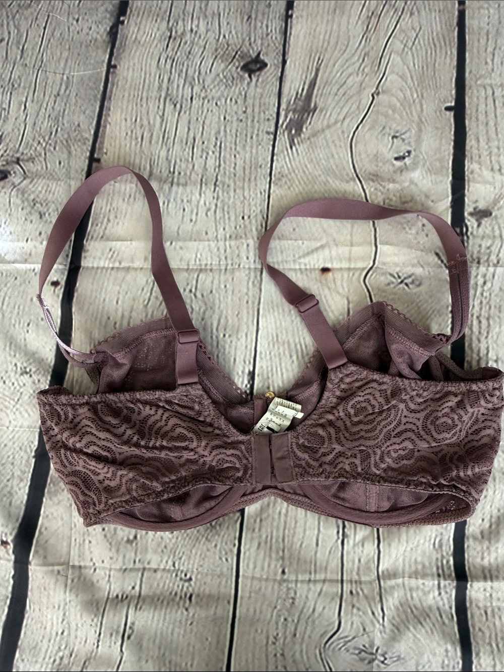 Chantelle Lace Underwire Bra - Picture 3 of 4